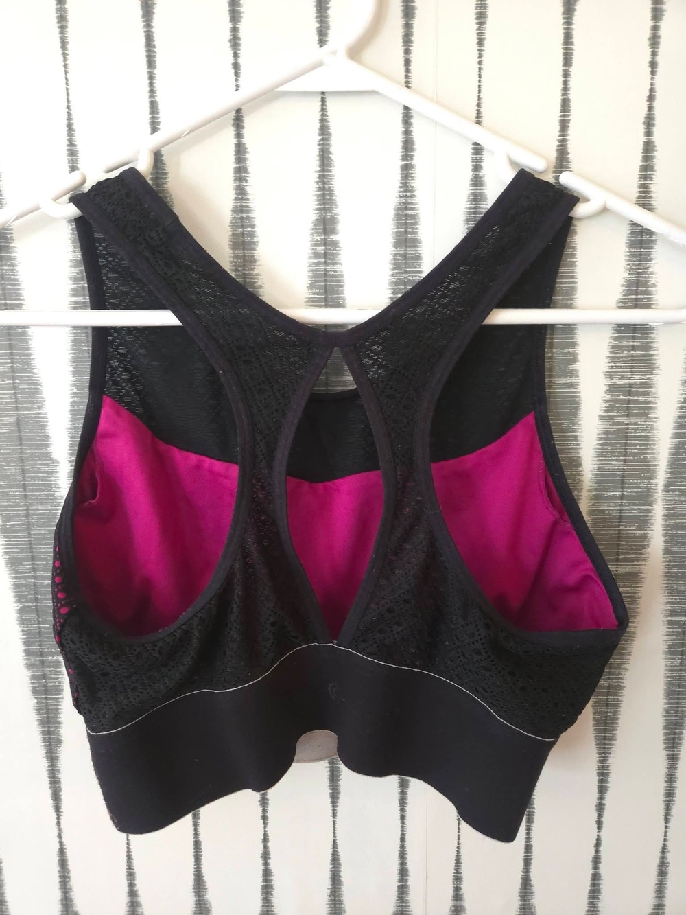 Women's Racerback Sports Bra Black & Pink Mesh Padded Athletic Workout Bra